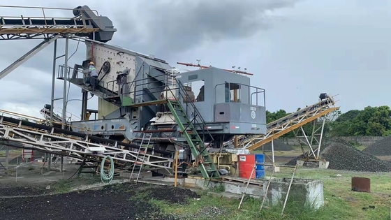 Customizable Color Limestone Mobile Impact Crusher with Screen and Advanced Technology